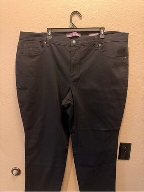 Gloria Vanderbilt Women’s Skinny Jeans in Black